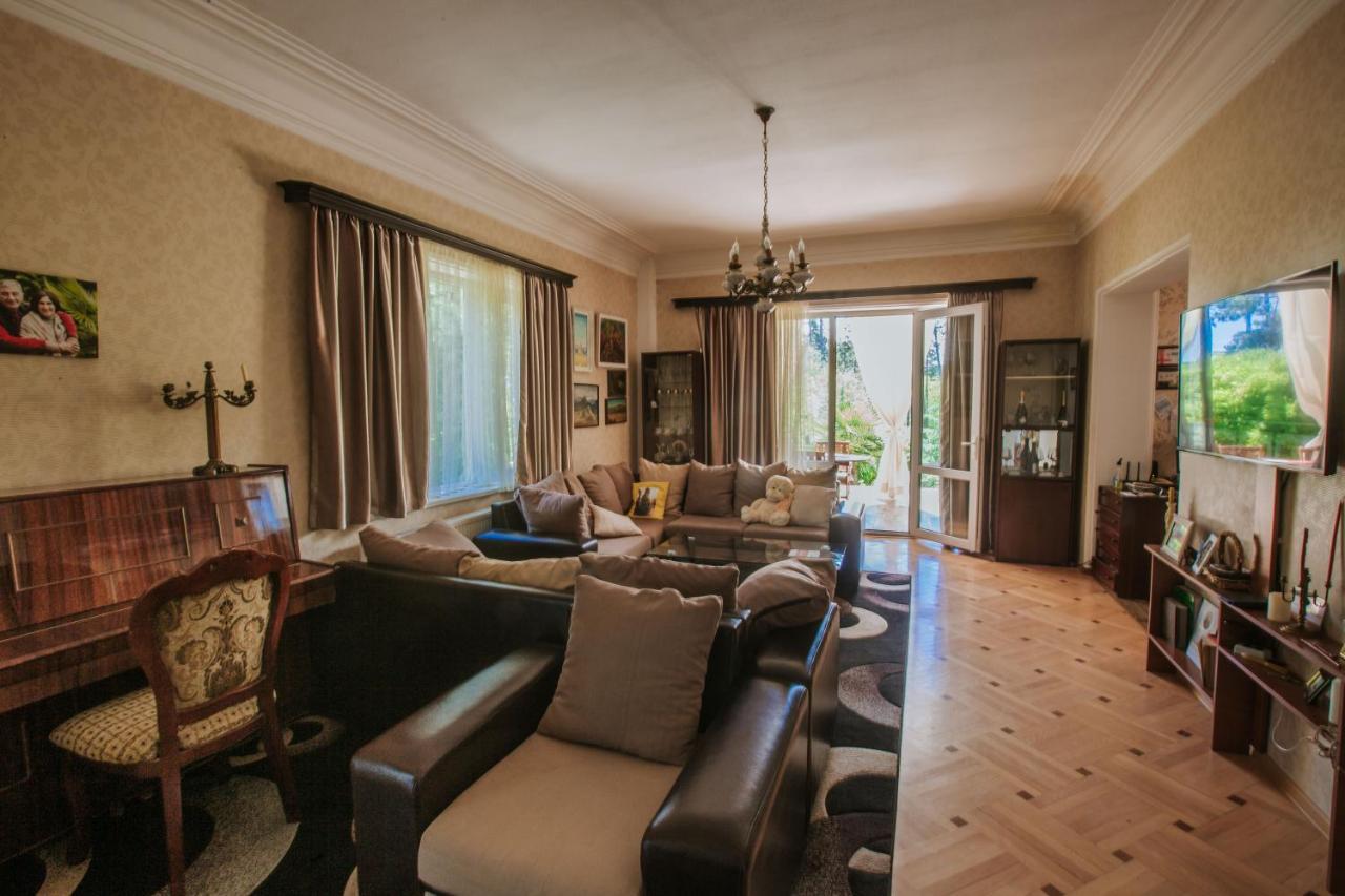 Neli & Zaal Guest House 泰拉维 外观 照片
