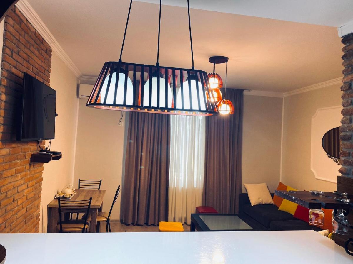 Neli & Zaal Guest House 泰拉维 外观 照片
