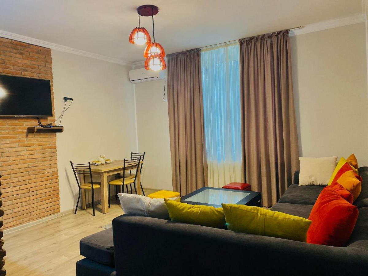 Neli & Zaal Guest House 泰拉维 外观 照片