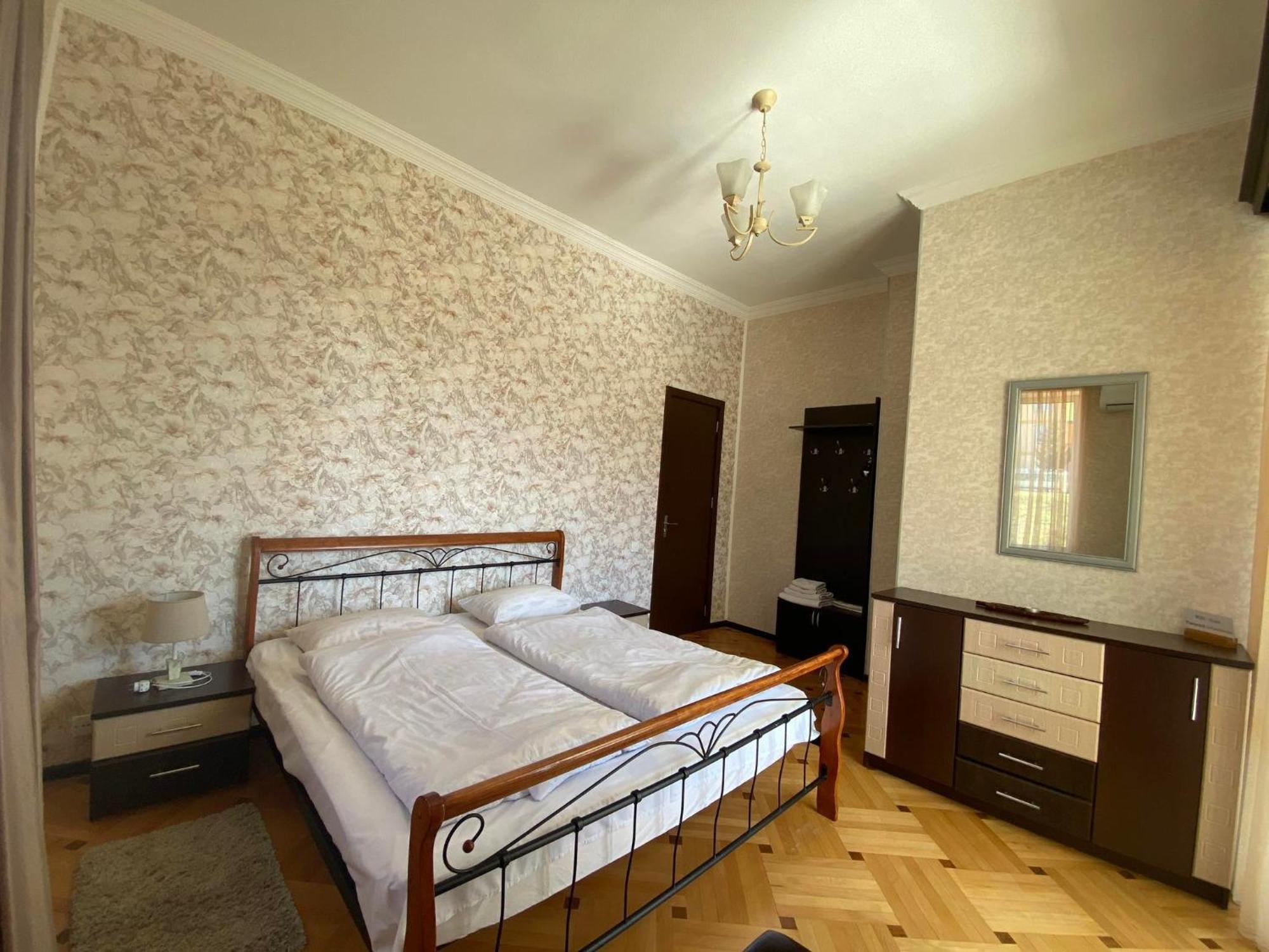 Neli & Zaal Guest House 泰拉维 外观 照片