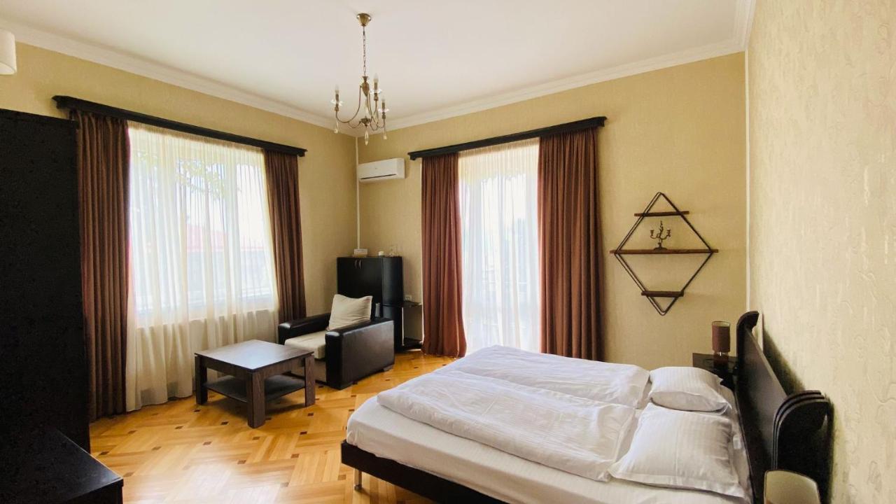 Neli & Zaal Guest House 泰拉维 外观 照片