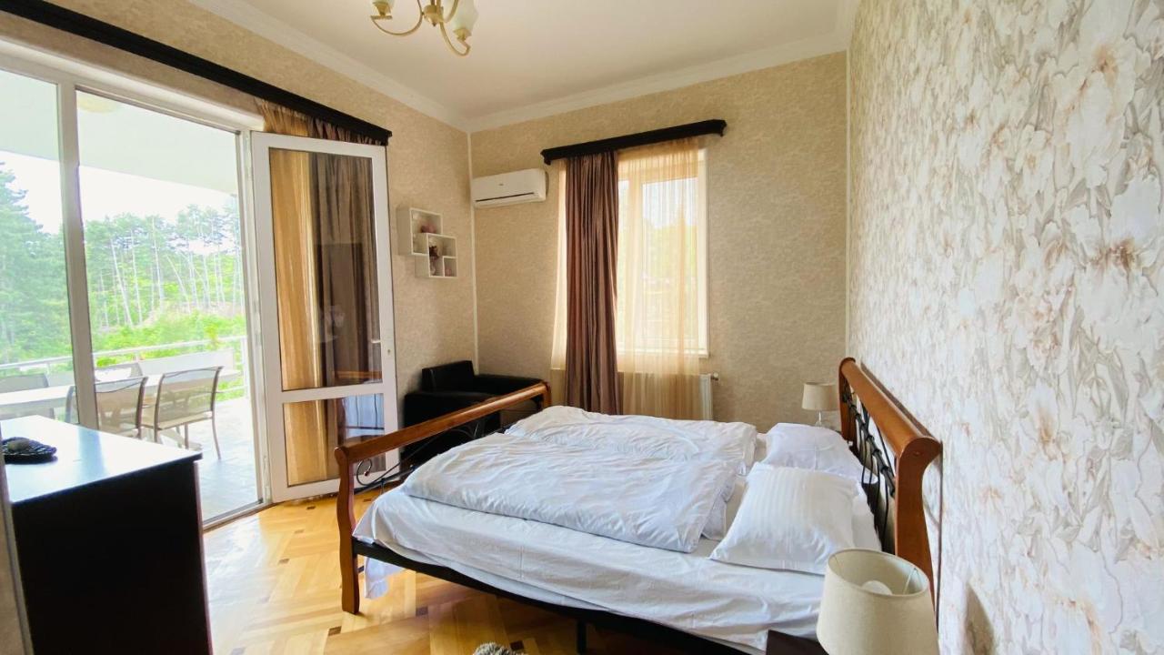 Neli & Zaal Guest House 泰拉维 外观 照片